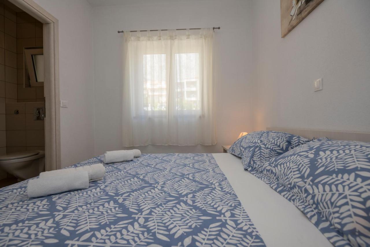 Apartment With Big And Free Private Parking Makarska Exterior foto