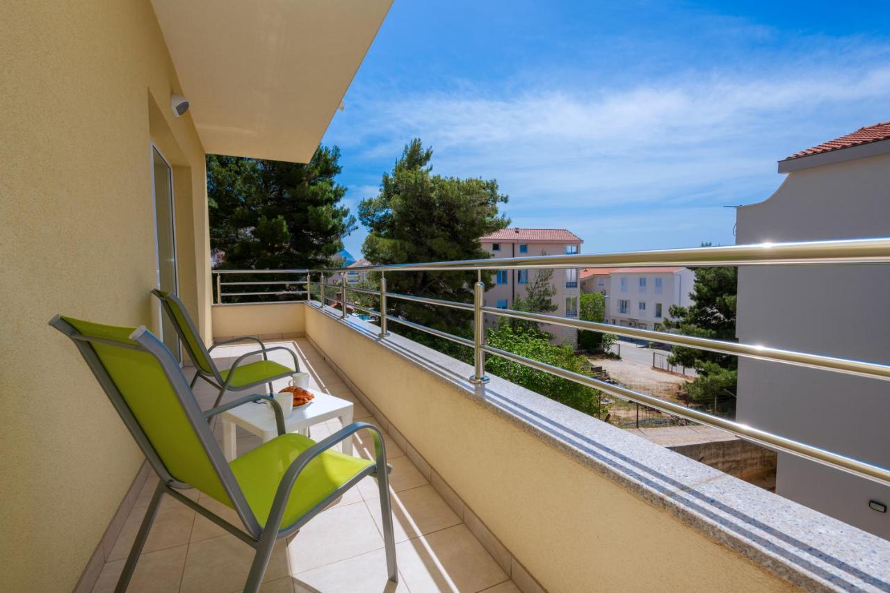 Apartment With Big And Free Private Parking Makarska Exterior foto